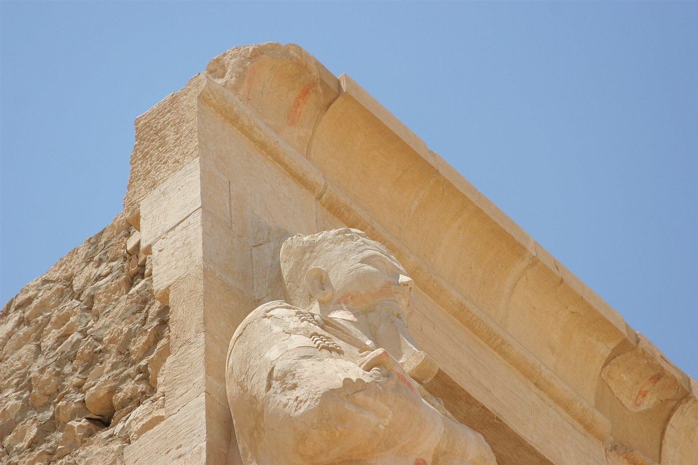 An Osiride royal figure beside the temple’s upper architecture. Photo: Alexander Baranov, CC BY 2.0; resized for web.