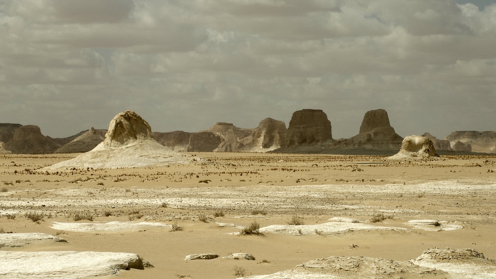 The White Desert and Bahariya Oasis: Inside Egypt's Surreal Lunar Landscape