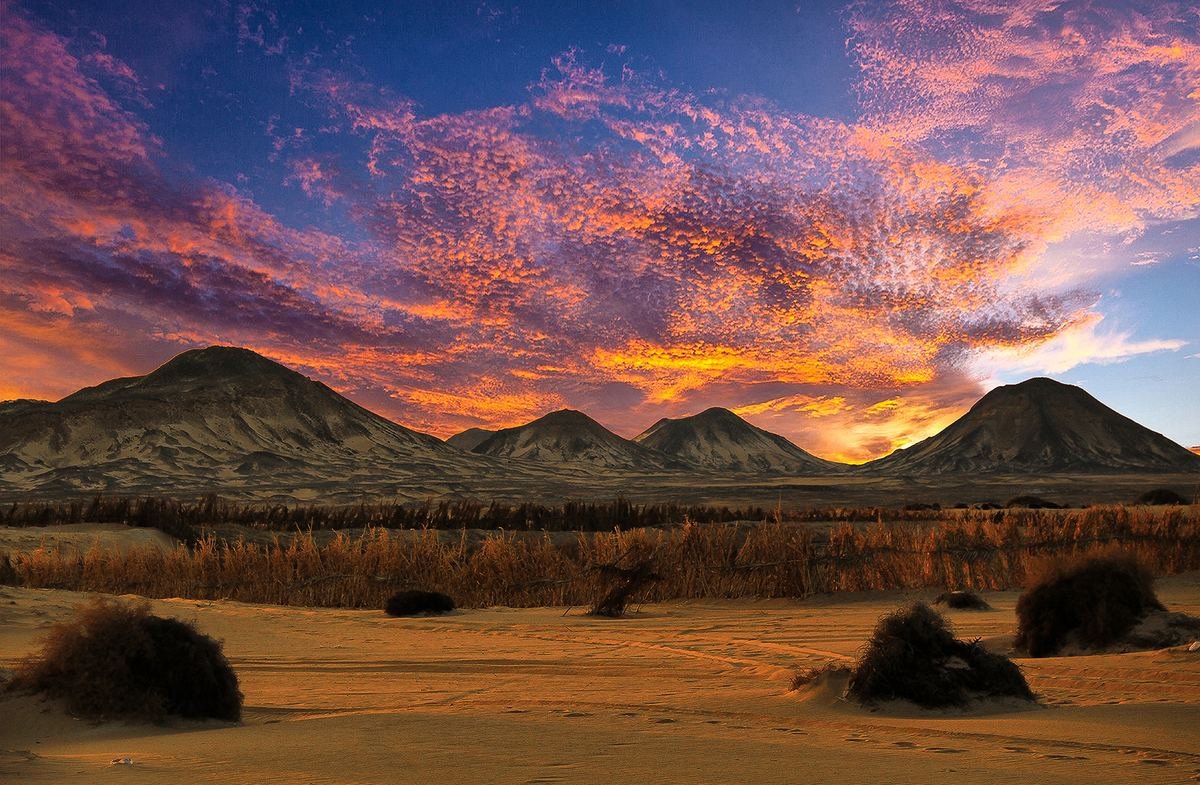 الصحراء السوداء وجبل الكريستال