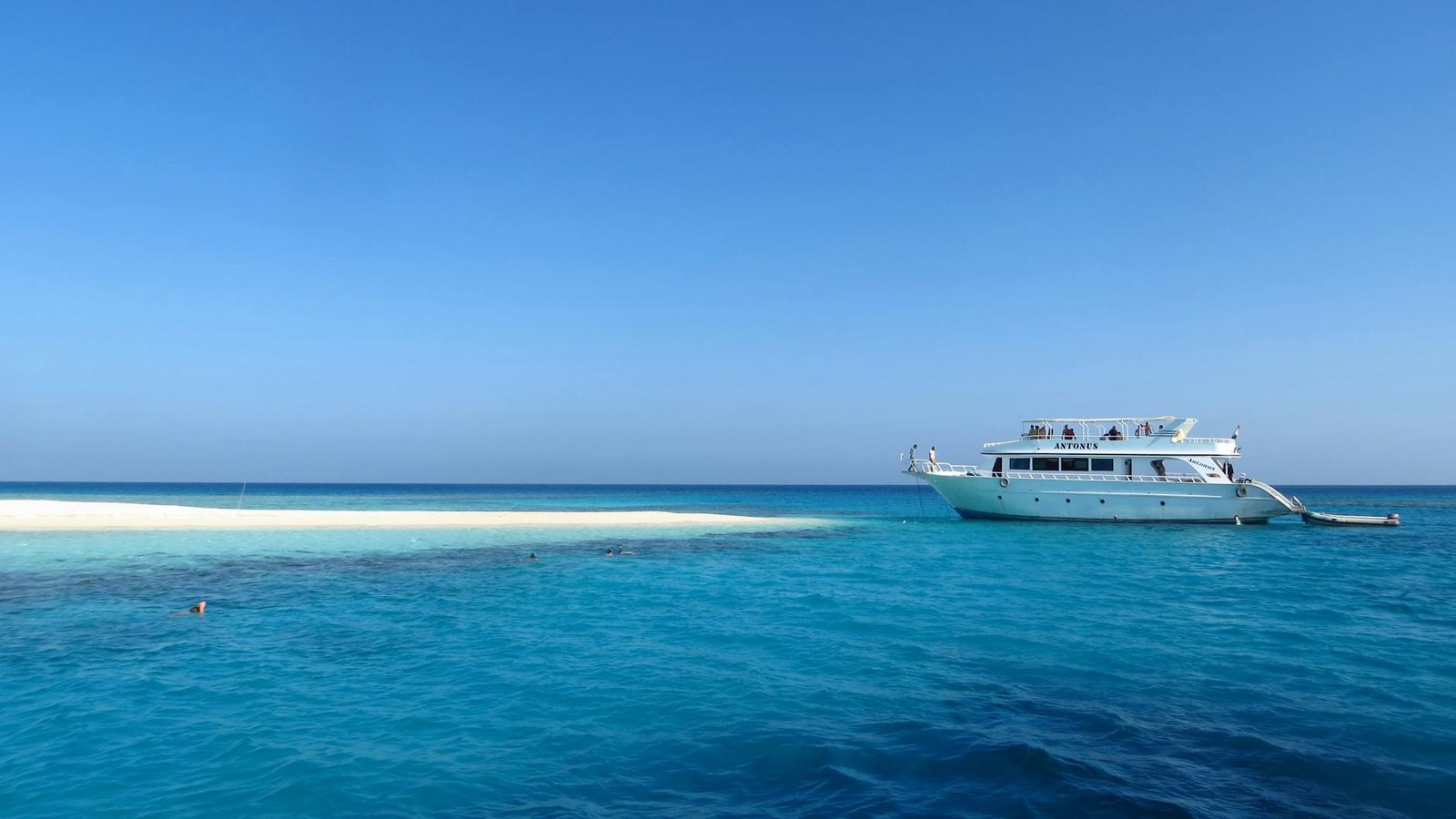 Eden Island Snorkeling Trip